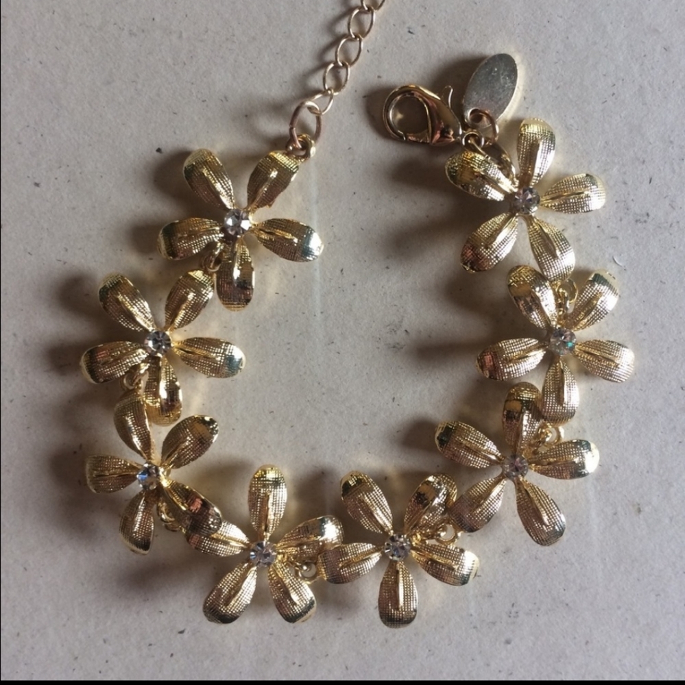 Daisy Gold Tone Rhinestone Bracelet - Picture 4 of 7